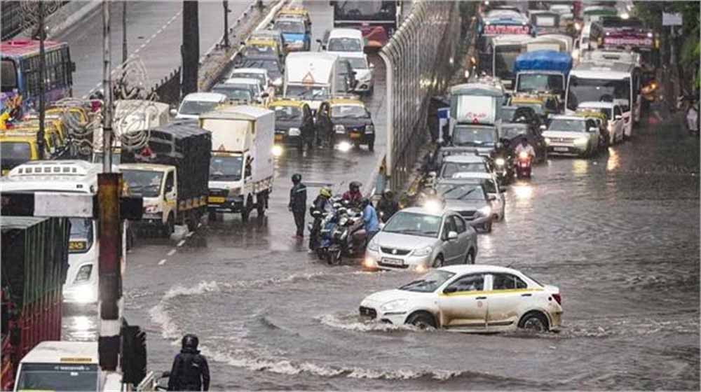 23-26 अगस्त तक भारी बारिश का अलर्ट, 13 राज्यों में रेड और ऑरेंज चेतावनी
