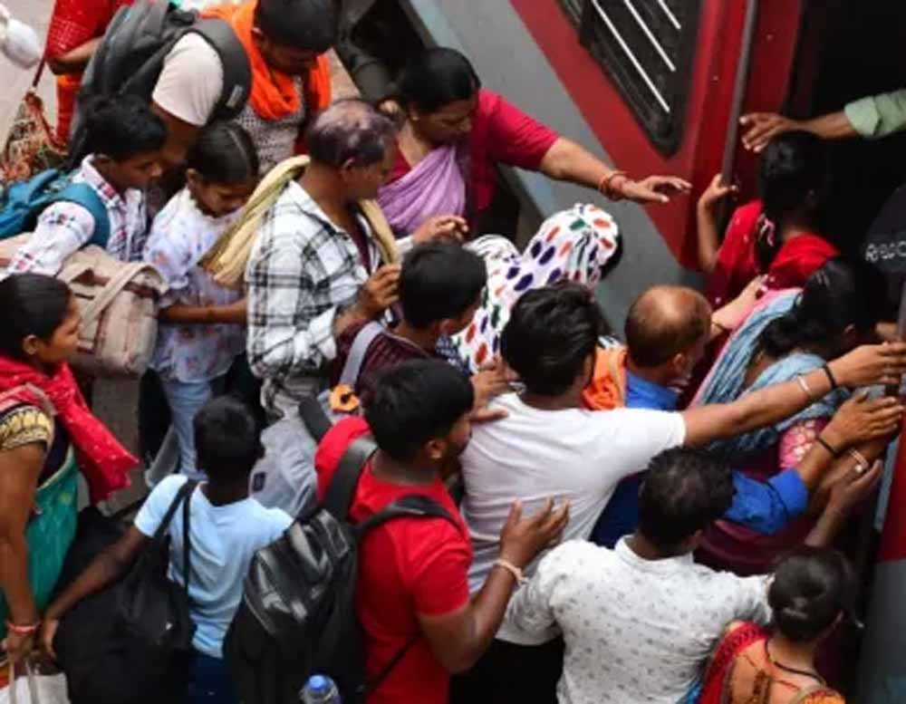 भारतीय रेलवे का सख्त कदम: चेन पुलिंग करने पर जेल का सामना