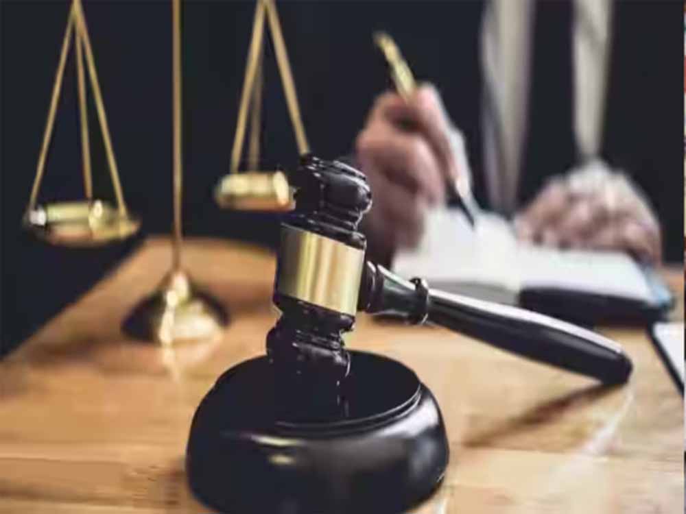 ईश्वर पर विवाद क्यों? आस्था नहीं, अहंकार से आती हैं ज्यादातर याचिकाएं: हाईकोर्ट ईश्वर पर विवाद क्यों? आस्था नहीं, अहंकार से आती हैं ज्यादातर याचिकाएं: हाईकोर्ट
