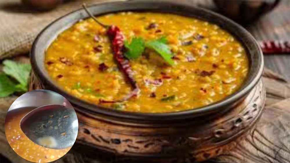 मध्यप्रदेश में आंगनबाड़ी की दाल में निकली इल्ली, गुस्साए परिजनों ने किया हंगामा मध्यप्रदेश में आंगनबाड़ी की दाल में निकली इल्ली, गुस्साए परिजनों ने किया हंगामा