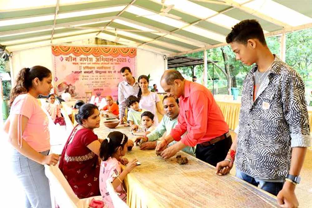 ईको फ्रेंडली गणेश प्रतिमा निर्माण प्रशिक्षण कार्यक्रम 25 अगस्त तक ईको फ्रेंडली गणेश प्रतिमा निर्माण प्रशिक्षण कार्यक्रम 25 अगस्त तक