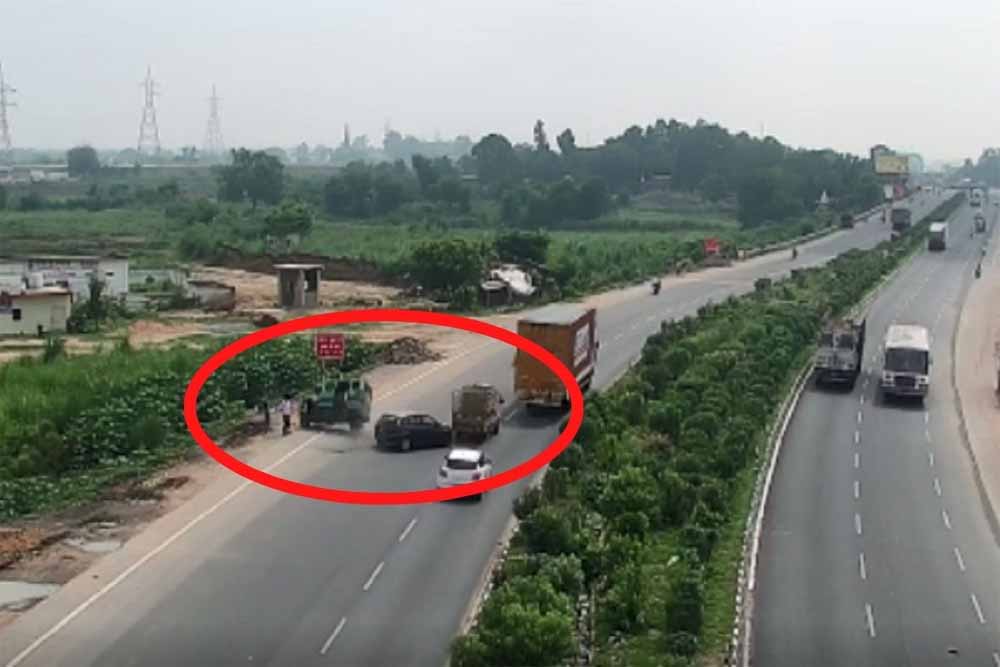 दिल्ली-कानपुर नेशनल हाईवे पर वाहन अचानक फिसले, पांच घंटे तक जाम