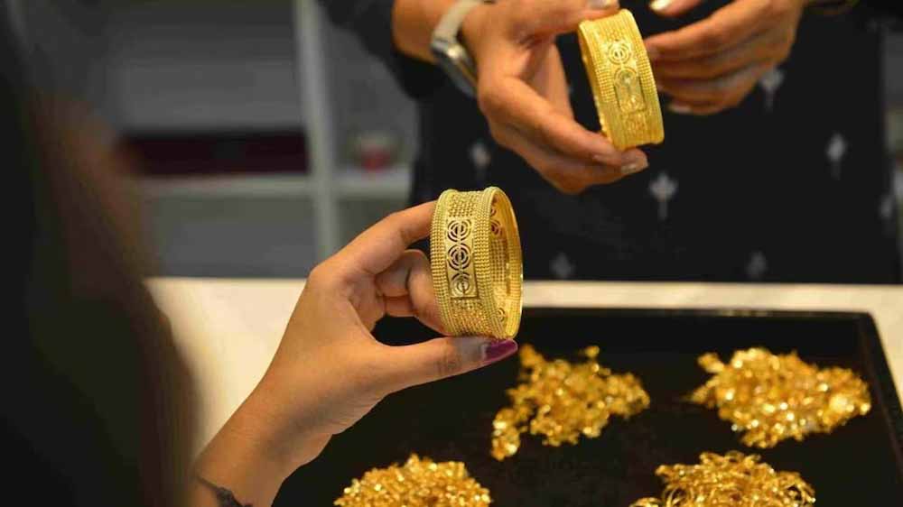 भारतीय सर्राफा बाजार में सोने की कीमत में भारी उछाल, 22 कैरेट गोल्ड का रेट भी 1 लाख के पार भारतीय सर्राफा बाजार में सोने की कीमत में भारी उछाल, 22 कैरेट गोल्ड का रेट भी 1 लाख के पार
