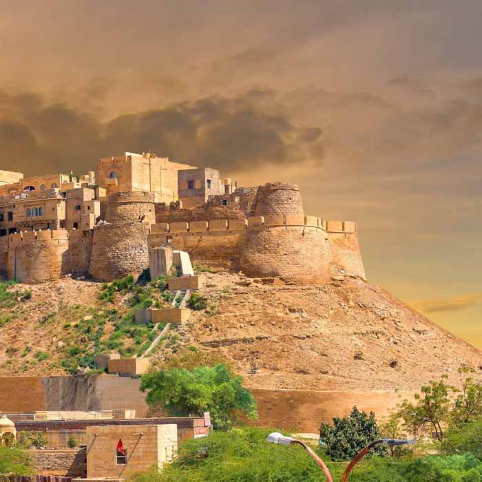 अमृतसर ही नहीं, राजस्थान के इस शहर को भी कहा जाता है Golden City; सोने जैसी चमक से दमकती है नगरी अमृतसर ही नहीं, राजस्थान के इस शहर को भी कहा जाता है Golden City; सोने जैसी चमक से दमकती है नगरी