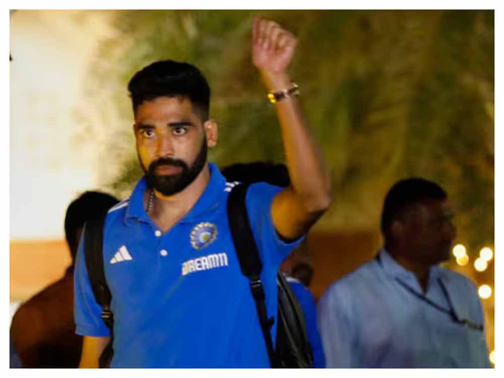 ओवल टेस्ट जीत के बाद सिराज का हैदराबाद में हुआ शानदार स्वागत, फैन्स ने किया जबरदस्त स्वागत ओवल टेस्ट जीत के बाद सिराज का हैदराबाद में हुआ शानदार स्वागत, फैन्स ने किया जबरदस्त स्वागत
