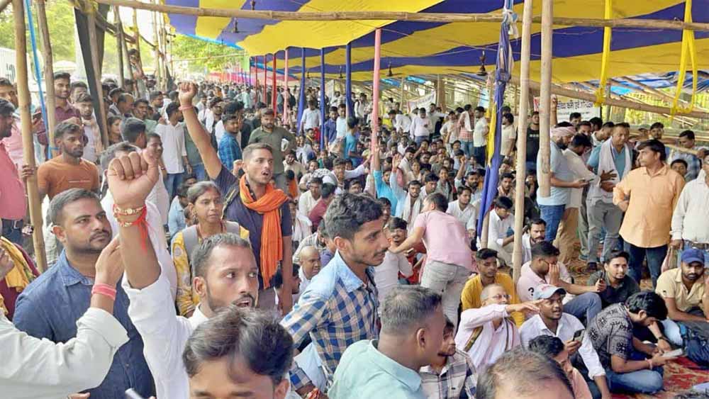 राजस्व महा-अभियान : विशेष सर्वेक्षण कर्मियों की हड़ताल के बीच सरकार ने की वैकल्पिक व्यवस्था राजस्व महा-अभियान : विशेष सर्वेक्षण कर्मियों की हड़ताल के बीच सरकार ने की वैकल्पिक व्यवस्था