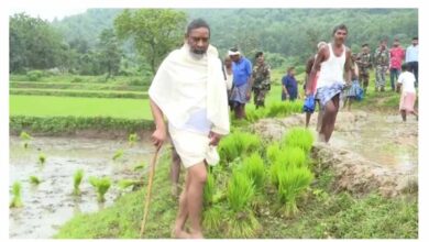CM हेमंत ने खेतों में किसानों से की बातचीत, सरकार का किसानों को सशक्त बनाने का वादा