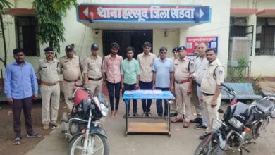 क्रिकेट खेलते-खेलते गैंग बनाकर करते थे चोरी, दिन में रेकी और रात में वार, चार गिरफ्तार क्रिकेट खेलते-खेलते गैंग बनाकर करते थे चोरी, दिन में रेकी और रात में वार, चार गिरफ्तार