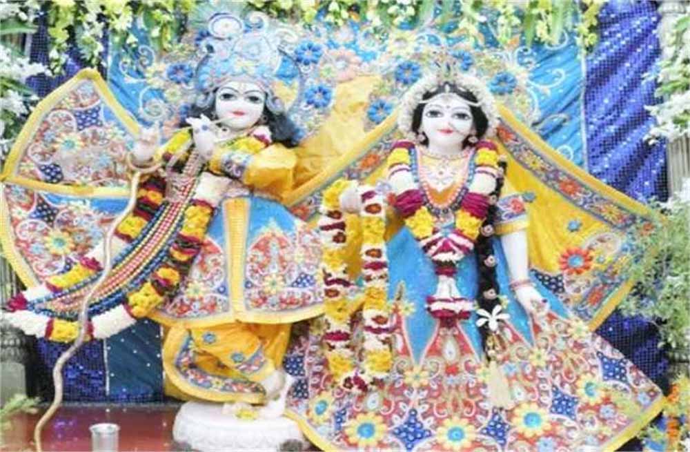 वृंदावन-बरसाना के प्रमुख मंदिरों में देवी-देवता पहनेंगे रोहतक की खास पोशाकें वृंदावन-बरसाना के प्रमुख मंदिरों में देवी-देवता पहनेंगे रोहतक की खास पोशाकें