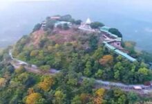 वीआईपी दर्शन में बाधा: शारदा माता मंदिर प्रबंधन को देना होगा ₹55 हजार हर्जाना