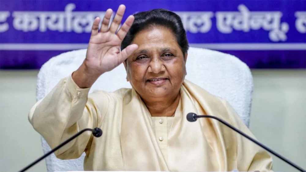 फतेहपुर मामले पर मायावती का वार, सरकार से कड़े कदम उठाने की मांग फतेहपुर मामले पर मायावती का वार, सरकार से कड़े कदम उठाने की मांग