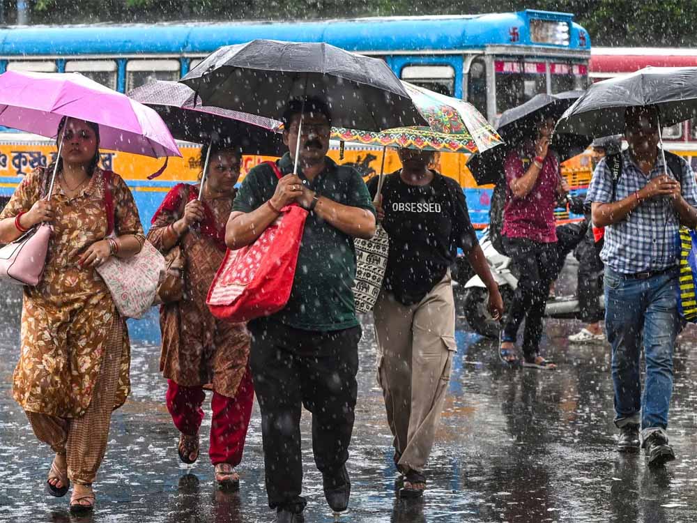 मॉनसून का कहर जारी, भारी बारिश के साथ कई राज्यों में अलर्ट