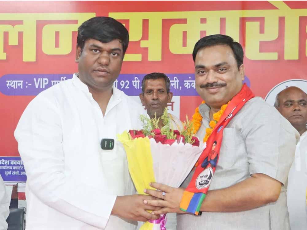 नीतीश की जदयू में सेंध: मुकेश सहनी ने रंजीत सहनी को VIP में कराया शामिल नीतीश की जदयू में सेंध: मुकेश सहनी ने रंजीत सहनी को VIP में कराया शामिल