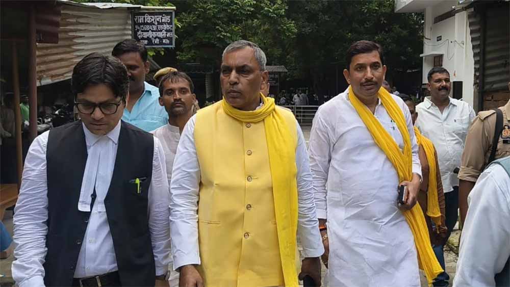 ओपी राजभर ने कोर्ट में किया सरेंडर, मामला दर्ज होने की पूरी जानकारी ओपी राजभर ने कोर्ट में किया सरेंडर, मामला दर्ज होने की पूरी जानकारी