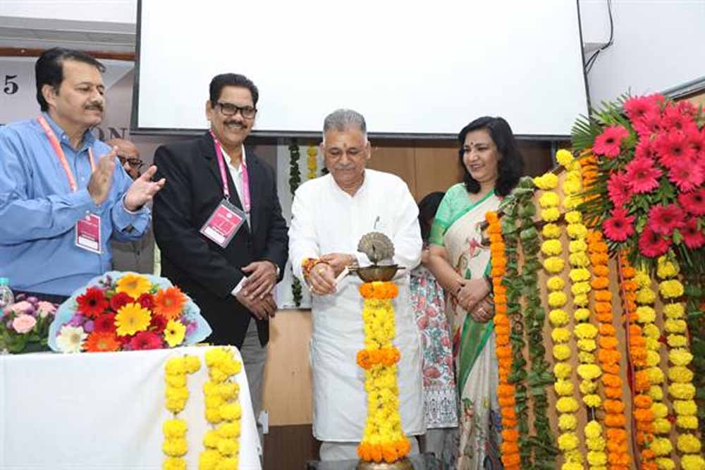 भारतीय दृष्टिकोण से समृद्ध साहित्य से पुस्तकालयों को समृद्ध करने की आवश्यकता : मंत्री परमार भारतीय दृष्टिकोण से समृद्ध साहित्य से पुस्तकालयों को समृद्ध करने की आवश्यकता : मंत्री परमार