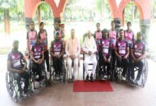 राज्यपाल पटेल से मध्यप्रदेश व्हीलचैयर क्रिकेट और दिव्यांग महिला क्रिकेट टीम के सदस्यों ने की मुलाकात