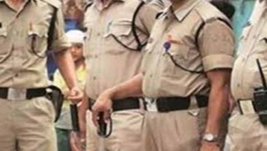भिंड में NRI परिवार पर पुलिस आरक्षक का हमला, SP ने किया लाइन अटैच भिंड में NRI परिवार पर पुलिस आरक्षक का हमला, SP ने किया लाइन अटैच
