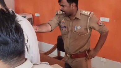 बजरंग दल कार्यकर्ताओं पर थानेदार का गुस्से भरा हमला, विवादित बयान वायरल बजरंग दल कार्यकर्ताओं पर थानेदार का गुस्से भरा हमला, विवादित बयान वायरल