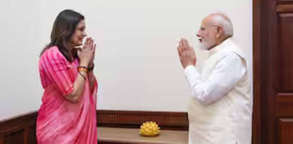प्रियंका चतुर्वेदी की पीएम मोदी से मुलाकात के बाद सियासी हलचल तेज, BJP में एंट्री तय? प्रियंका चतुर्वेदी की पीएम मोदी से मुलाकात के बाद सियासी हलचल तेज, BJP में एंट्री तय?