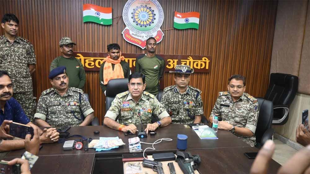 छत्तीसगढ़ में मुठभेड़ के बाद इनामी नक्सली कमांडर श्रीकांत पुनेम गिरफ्तार, सुरक्षाबलों को बड़ी सफलता छत्तीसगढ़ में मुठभेड़ के बाद इनामी नक्सली कमांडर श्रीकांत पुनेम गिरफ्तार, सुरक्षाबलों को बड़ी सफलता