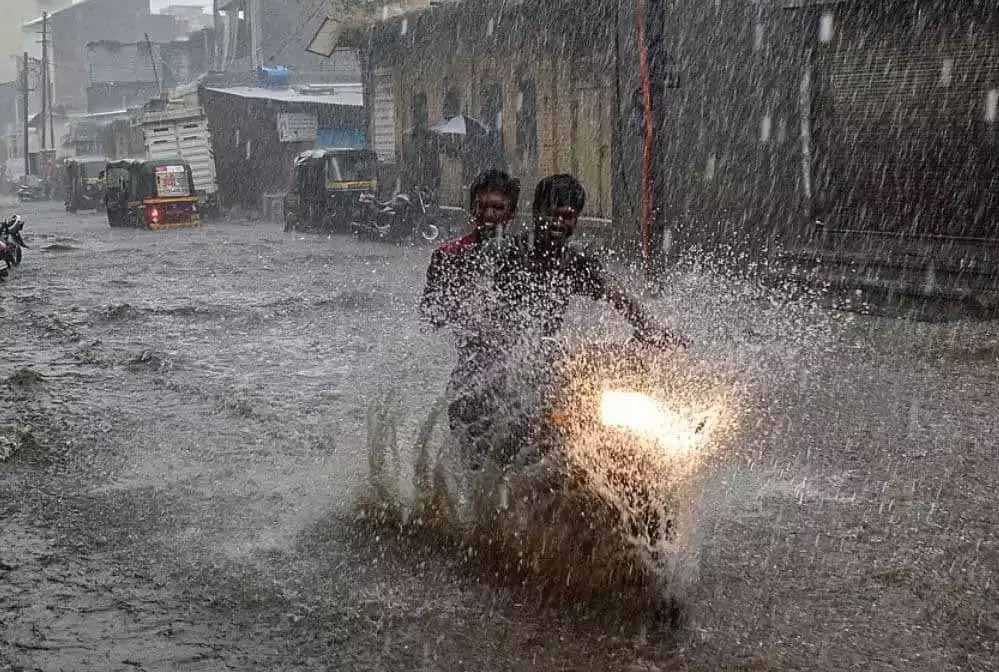 अभी नहीं थमेगी बारिश! अगस्त-सितंबर में भी झमाझम के आसार, जानें किस क्षेत्र में कितना पानी