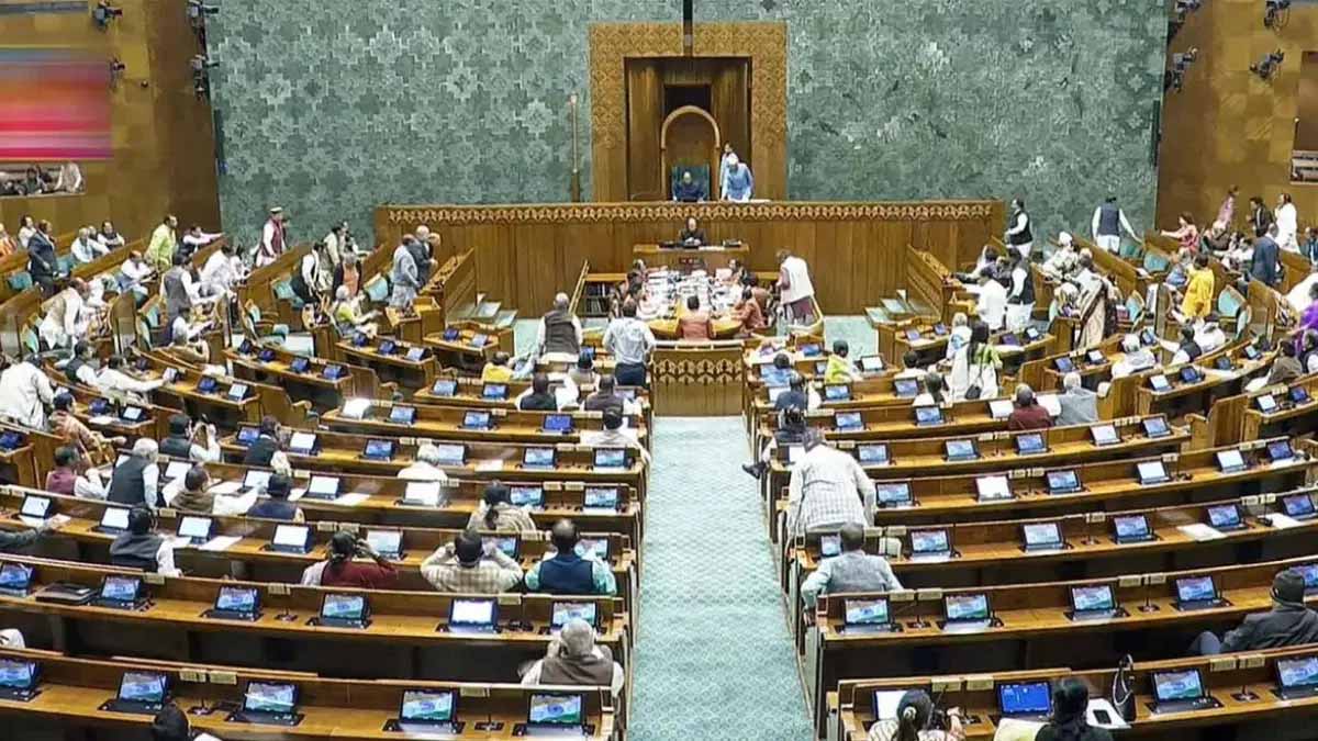 संसद ठप कराने में बड़ी पार्टियों का दबदबा: कांग्रेस-टीएमसी के आगे छोटी पार्टियां बेअसर संसद ठप कराने में बड़ी पार्टियों का दबदबा: कांग्रेस-टीएमसी के आगे छोटी पार्टियां बेअसर