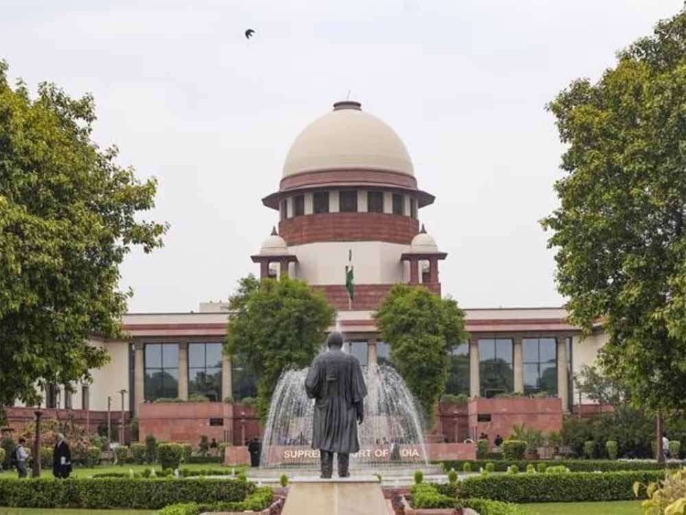 सुप्रीम कोर्ट सख्त: सरकार मार्केट प्लेयर नहीं, आउटसोर्सिंग से कर्मचारियों का शोषण गलत सुप्रीम कोर्ट सख्त: सरकार मार्केट प्लेयर नहीं, आउटसोर्सिंग से कर्मचारियों का शोषण गलत