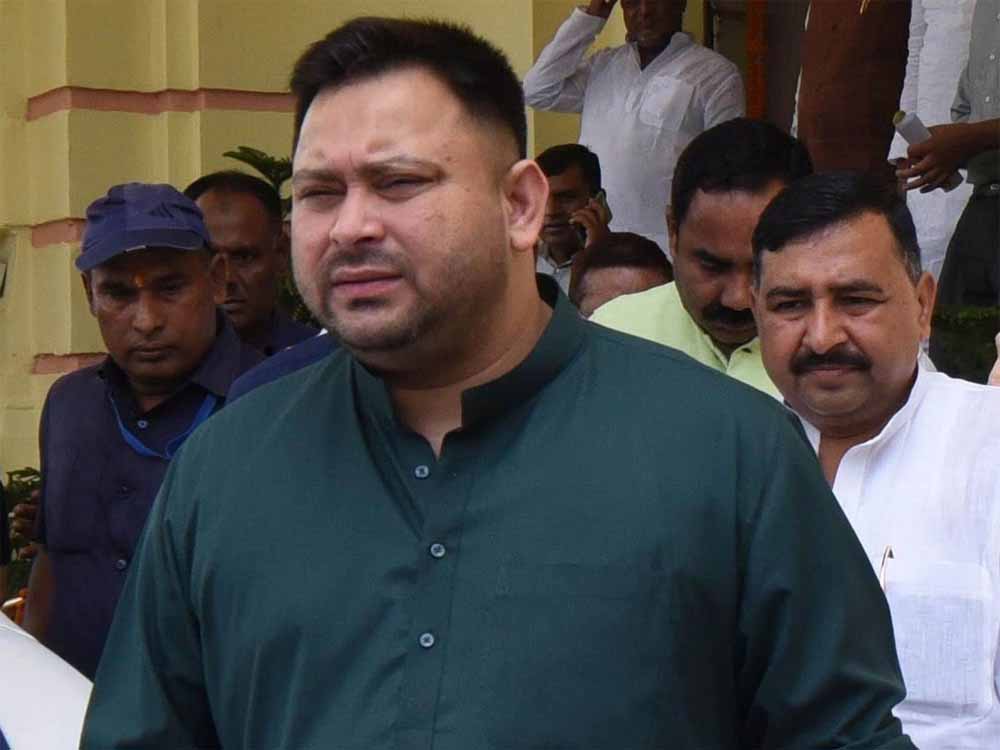 तेजस्वी ने दो वोटर आईडी मामले में चुनाव आयोग को दिया जवाब, RJD ने पूछा- कैसे बने दो EPIC? तेजस्वी ने दो वोटर आईडी मामले में चुनाव आयोग को दिया जवाब, RJD ने पूछा- कैसे बने दो EPIC?
