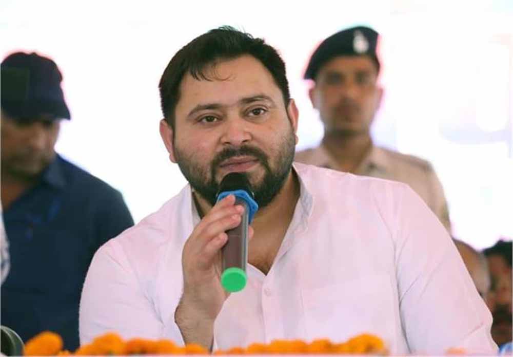 तेजस्वी यादव का मास्टरस्ट्रोक: राहुल गांधी के सामने खुद को CM उम्मीदवार बताया तेजस्वी यादव का मास्टरस्ट्रोक: राहुल गांधी के सामने खुद को CM उम्मीदवार बताया