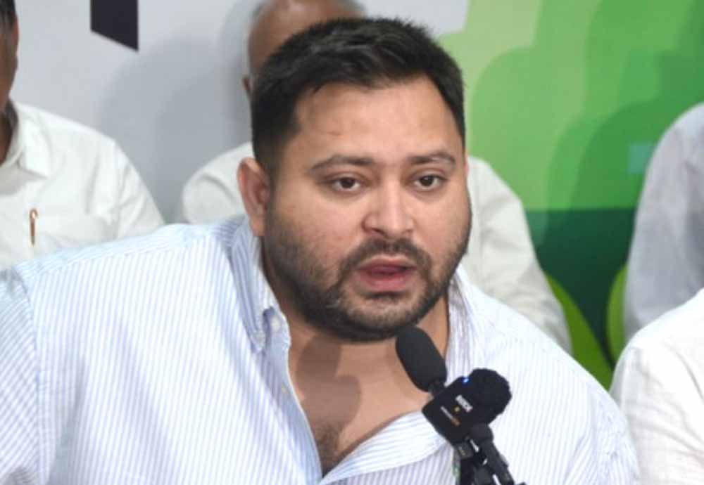 तेजस्वी यादव का नीतीश पर बड़ा वार, कहा- ‘चिट मिनिस्टर’ तेजस्वी यादव का नीतीश पर बड़ा वार, कहा- ‘चिट मिनिस्टर’
