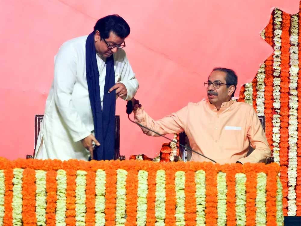 क्या फिर अलग राह पर चलेंगे ठाकरे बंधु? फडणवीस से मुलाकात ने बढ़ाई अटकलें क्या फिर अलग राह पर चलेंगे ठाकरे बंधु? फडणवीस से मुलाकात ने बढ़ाई अटकलें