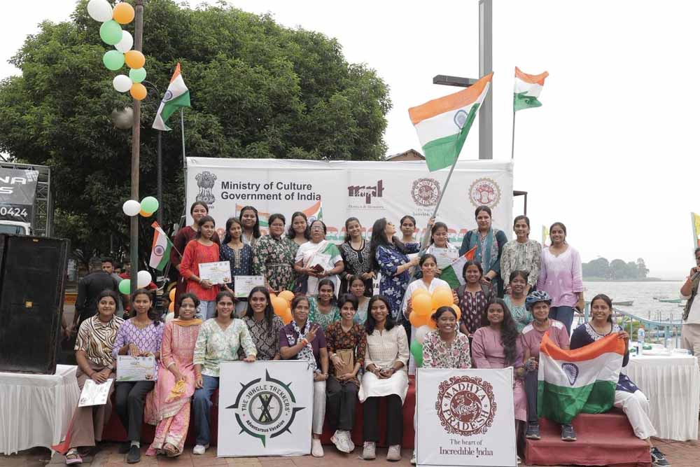 हर घर तिरंगा अभियान के अंतर्गत हुई तिरंगा यात्रा-वॉकाथॉन