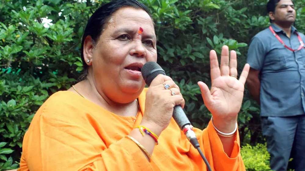 उमा भारती का पटवारी पर वार: कहा ‘बेचारा’, राजनीति में योगदान की कोई उम्र नहीं