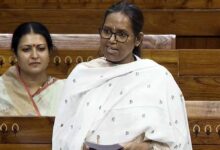 मुंबई कांग्रेस में बदलाव की आहट, वर्षा गायकवाड़ की अध्यक्ष पद पर मंडरा रहा खतरा