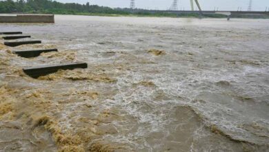 दिल्ली में बाढ़ का खतरा: खतरे के निशान पर यमुना, प्रशासन सतर्क दिल्ली में बाढ़ का खतरा: खतरे के निशान पर यमुना, प्रशासन सतर्क
