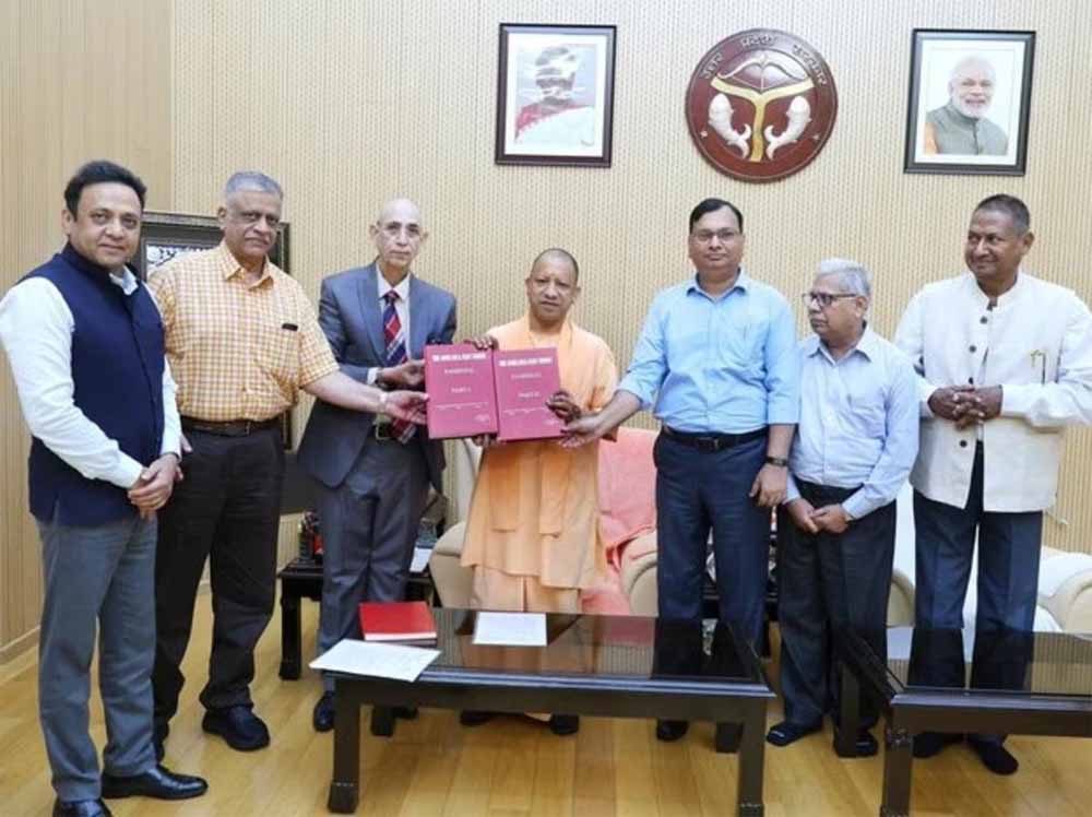 संभल में हिंदू आबादी को खतरा- 45 से घटकर 15 प्रतिशत पहुंची आवादी, 450 पन्नों की सोंपी रिपोर्ट, दंगों की साजिश संभल में हिंदू आबादी को खतरा- 45 से घटकर 15 प्रतिशत पहुंची आवादी, 450 पन्नों की सोंपी रिपोर्ट, दंगों की साजिश