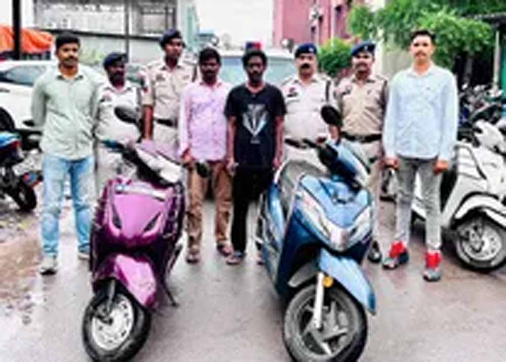 रेल पुलिस ने पकड़े दो वाहन चोर, दो एक्टिवा बरामद रेल पुलिस ने पकड़े दो वाहन चोर, दो एक्टिवा बरामद