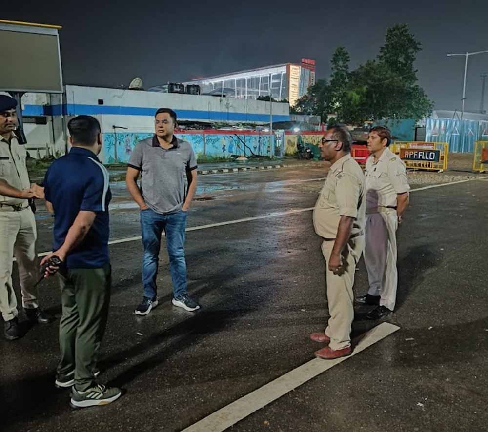 नए SSP राकेश रंजन ने पदभार लेते ही किया आधी रात का औचक निरीक्षण, दिए सख्त निर्देश नए SSP राकेश रंजन ने पदभार लेते ही किया आधी रात का औचक निरीक्षण, दिए सख्त निर्देश