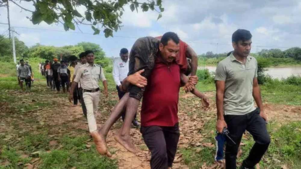 नशे में युवक ने इंद्रावती में लगाई छलांग, SDRF ने समय रहते बचाई जान