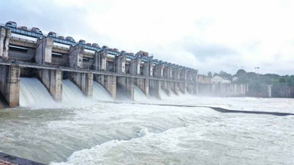 लगातार वर्षा से गंगरेल बांध का जलस्तर बढ़ा, महानदी किनारे रहने वाले ग्रामों को सतर्क रहने की अपील लगातार वर्षा से गंगरेल बांध का जलस्तर बढ़ा, महानदी किनारे रहने वाले ग्रामों को सतर्क रहने की अपील