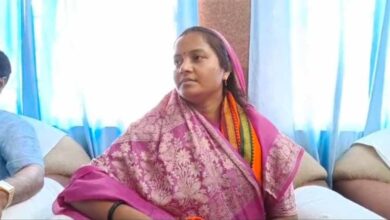 मंत्री लक्ष्मी राजवाड़े और परिवार को सरेआम मिली जान से मारने की धमकी मंत्री लक्ष्मी राजवाड़े और परिवार को सरेआम मिली जान से मारने की धमकी