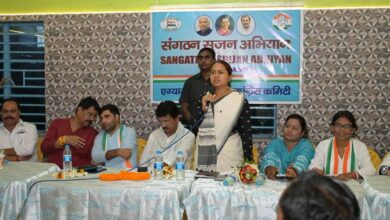 धनबाद में कांग्रेस का संगठन सृजन अभियान, शिल्पी नेहा तिर्की ले रहीं कार्यकर्ताओं से राय