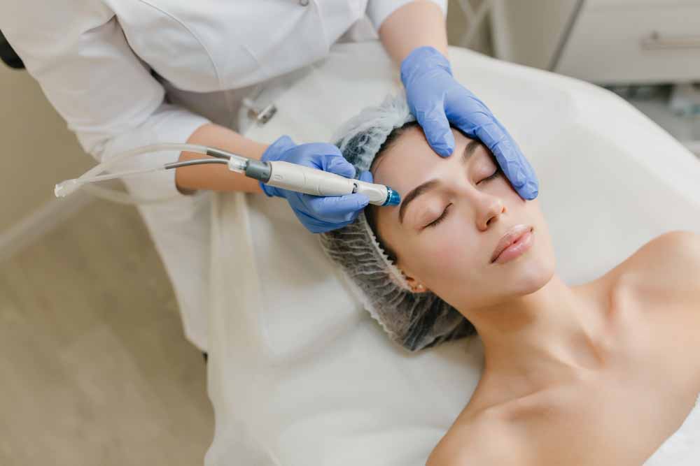 डर्मेटोलॉजी: सुंदरता की चाह में बन रहा करियर विकल्प डर्मेटोलॉजी: सुंदरता की चाह में बन रहा करियर विकल्प