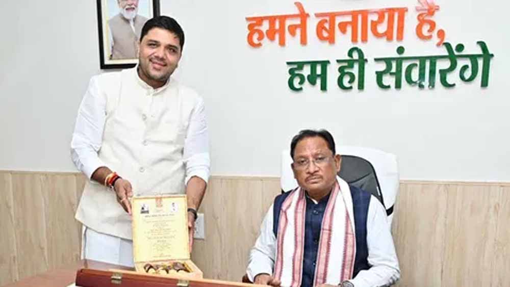 भिलाई: कैन डू पर्वत फाउंडेशन के अध्यक्ष अतुल पर्वत ने CM साय से की मुलाकात, जन्मदिन का निमंत्रण दिया भिलाई: कैन डू पर्वत फाउंडेशन के अध्यक्ष अतुल पर्वत ने CM साय से की मुलाकात, जन्मदिन का निमंत्रण दिया