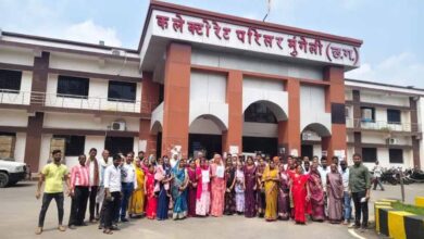 ग्रामीणों का नशे के खिलाफ मोर्चा, जनदर्शन में सौंपा ज्ञापन, अपर कलेक्टर ने दिए जांच के आदेश