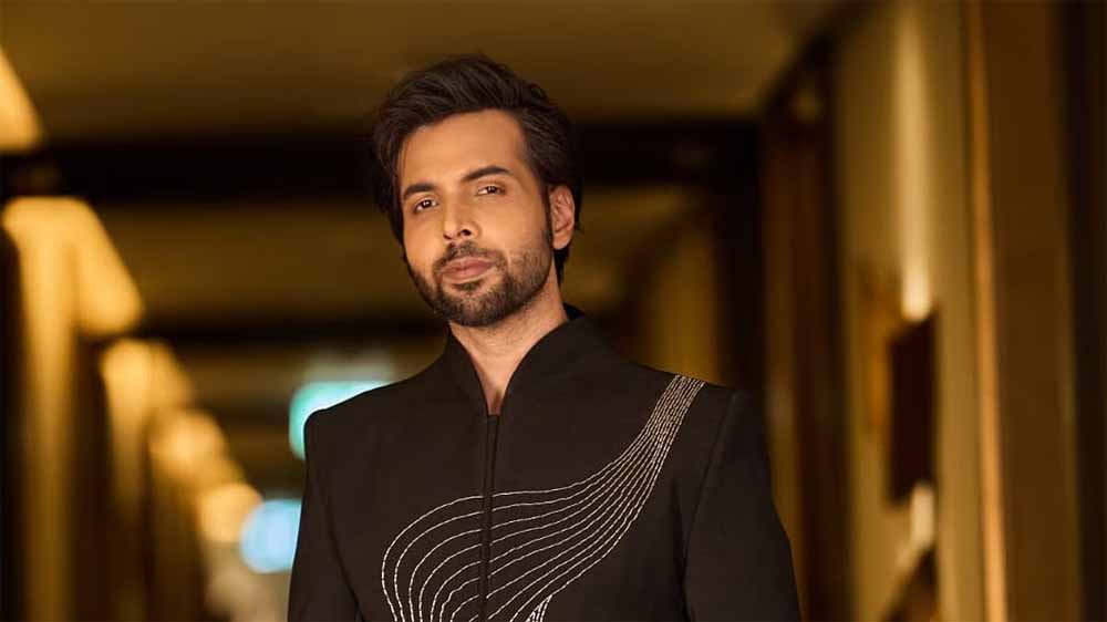 फैंस के लिए खुशखबरी: मिर्जापुर मूवी में कंपाउंडर बने अभिषेक बनर्जी की धमाकेदार एंट्री फैंस के लिए खुशखबरी: मिर्जापुर मूवी में कंपाउंडर बने अभिषेक बनर्जी की धमाकेदार एंट्री