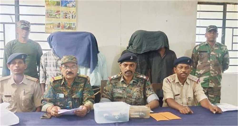 सख्त कार्रवाई: झारखंड में डकैती रोकने पर 4 लोगों को किया काबू सख्त कार्रवाई: झारखंड में डकैती रोकने पर 4 लोगों को किया काबू