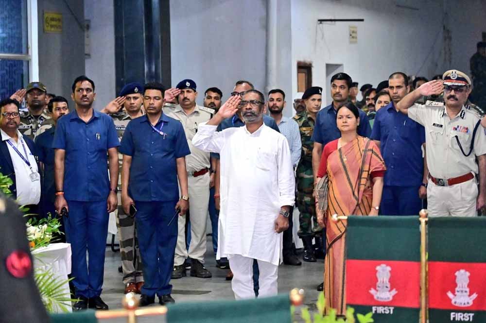 सेना के वीर जवान को हिमस्खलन में खोने पर राज्यपाल व CM ने व्यक्त की गहरी संवेदना सेना के वीर जवान को हिमस्खलन में खोने पर राज्यपाल व CM ने व्यक्त की गहरी संवेदना