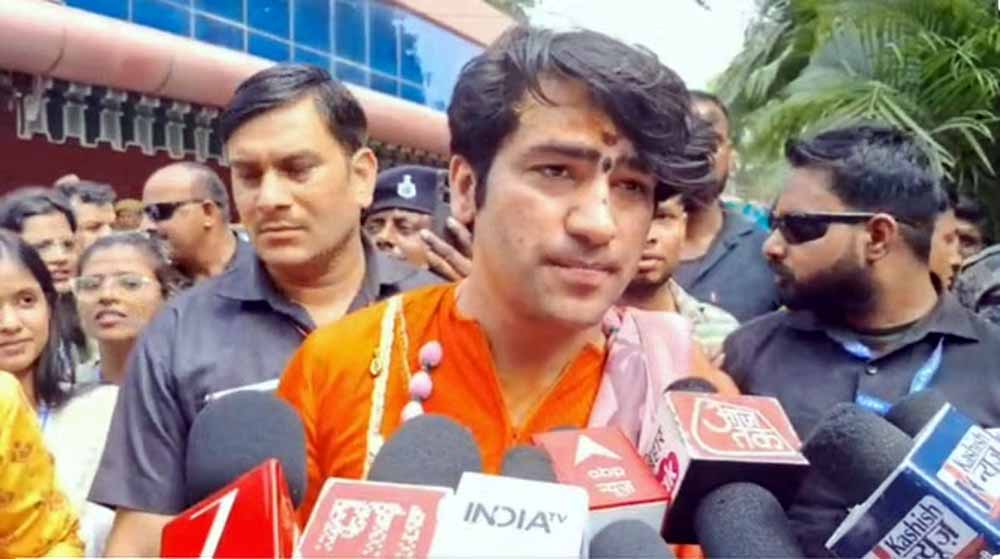 बोधगया में पं. धीरेंद्र कृष्ण शास्त्री का संदेश – संतों का अपमान करना सबसे बड़ी मूर्खता