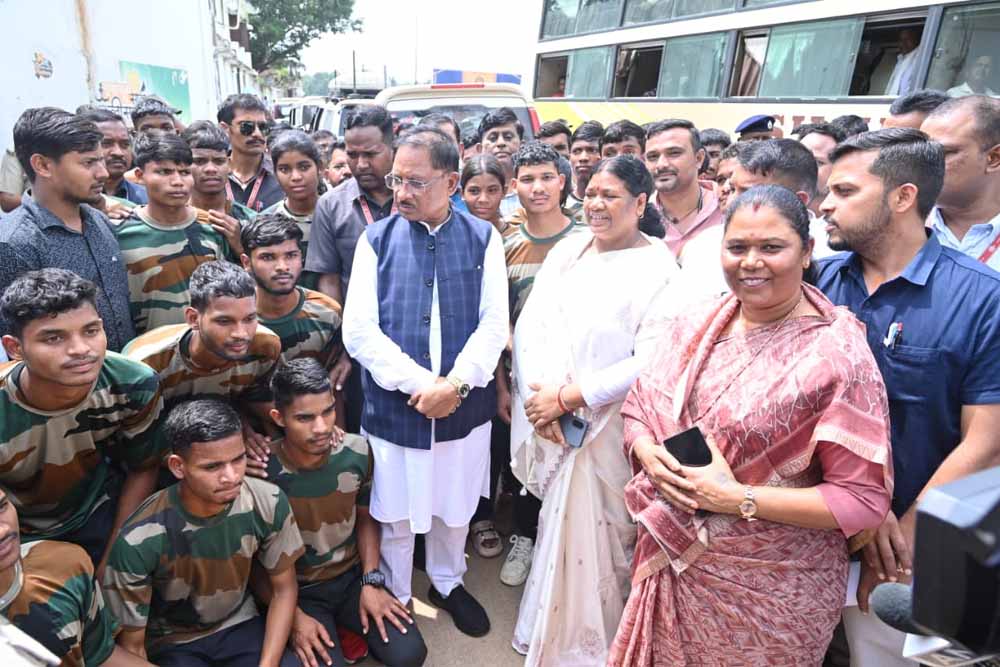 मुख्यमंत्री  विष्णुदेव साय से 26 अग्निवीरों ने की सौजन्य मुलाकात